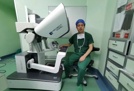 甘肅首例！圖邁?輔助實施高難度小兒外科“腹腔鏡下輸尿管膀胱吻合術”
