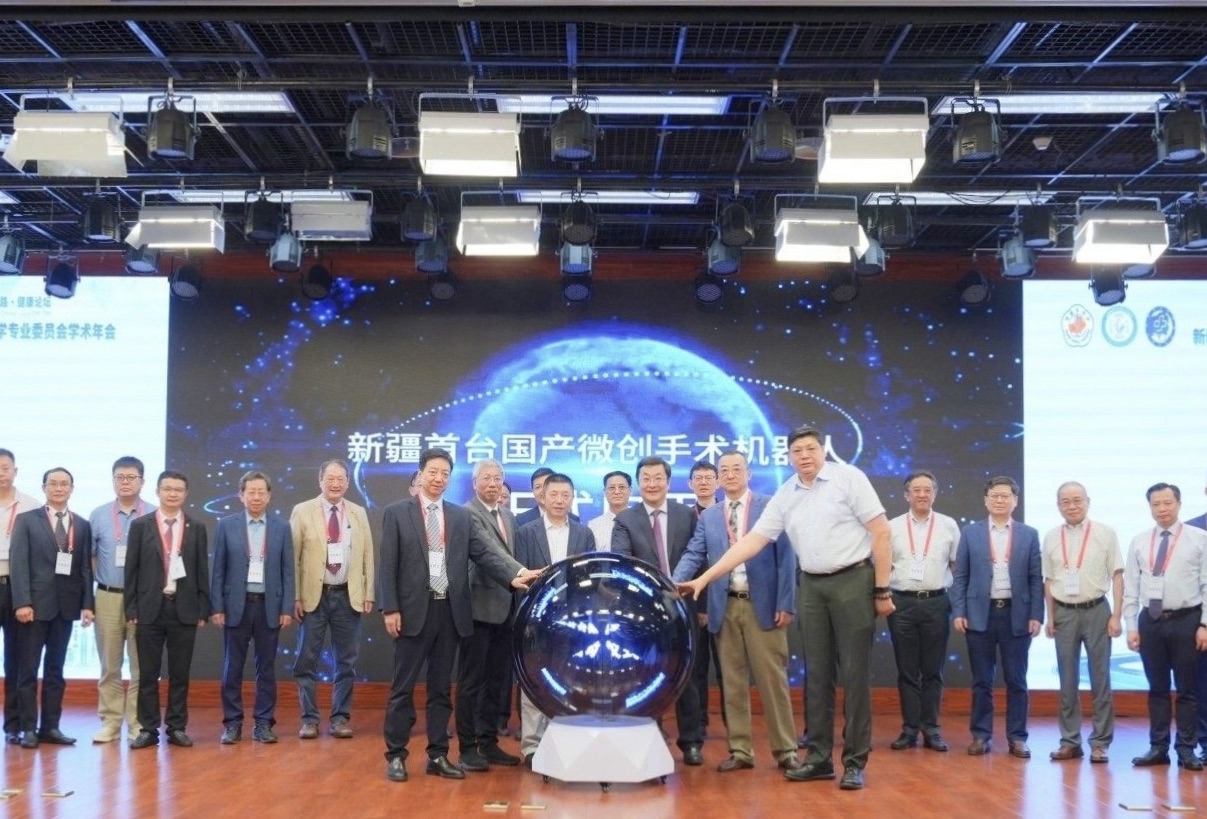 新疆首臺國產(chǎn)腔鏡手術機器人正式啟用，圖邁? 助新疆維吾爾自治區(qū)人民醫(yī)院微創(chuàng)治療技術再上新臺階