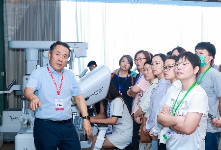 2024中國醫(yī)師協(xié)會婦產(chǎn)科醫(yī)師大會盛大召開，微創(chuàng)?機器人舉辦培訓會助力婦產(chǎn)科機器人手術(shù)普及！