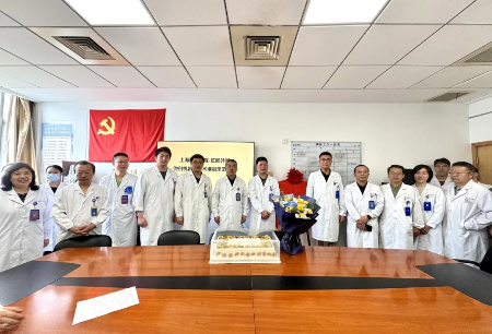 微創(chuàng)機(jī)器人手術(shù)臨床示范中心落戶新華醫(yī)院肛腸外科，直腸癌“保肛”技術(shù)再升級(jí)